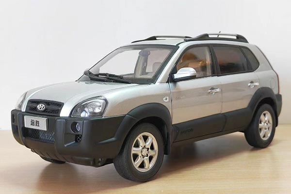 1/18 1st Generation Hyundai Tucson Diecast In Silver